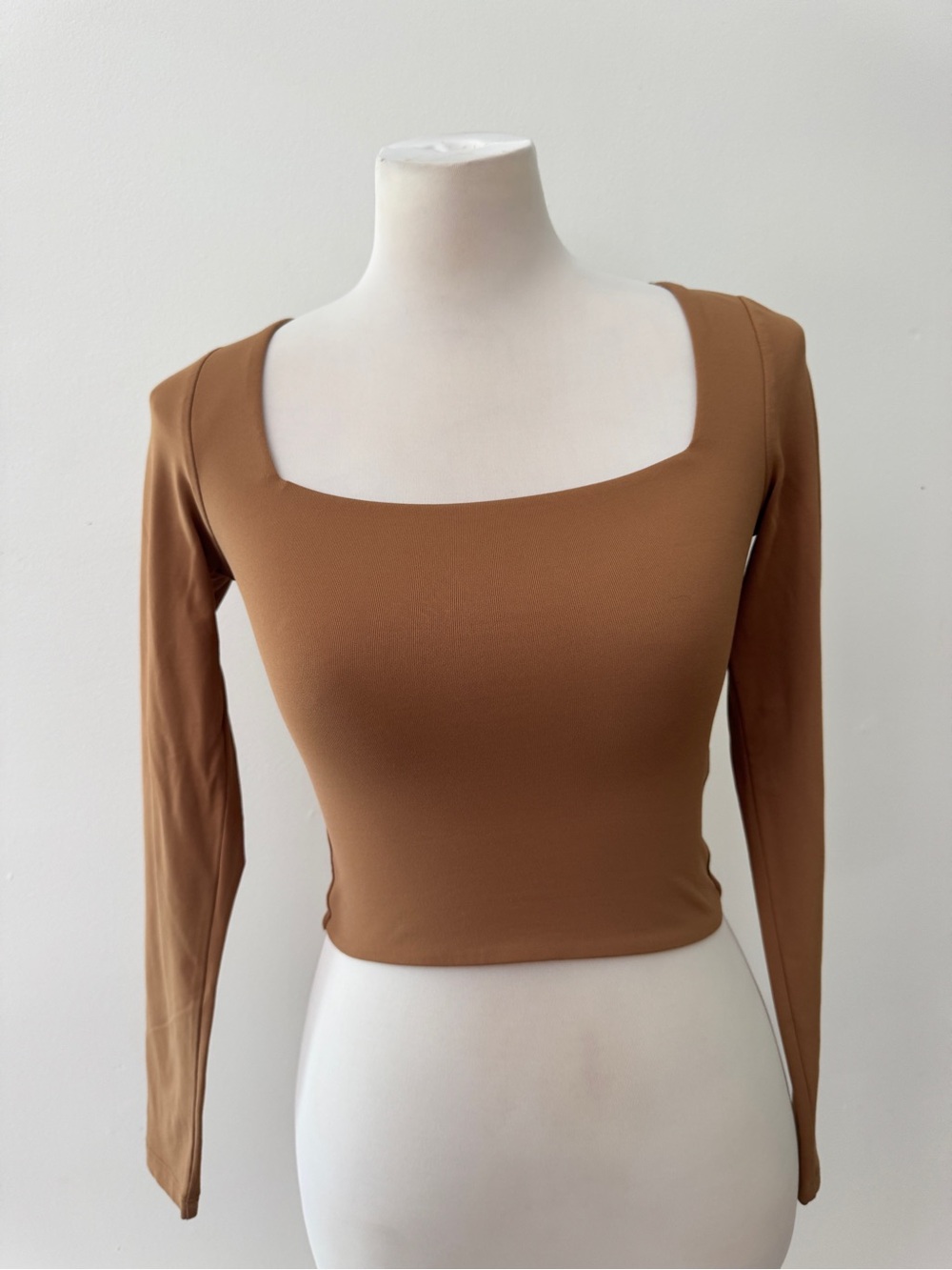 Aritzia Babaton Contour Square Neck Long Sleeve Top Small Brown Cropped stretch